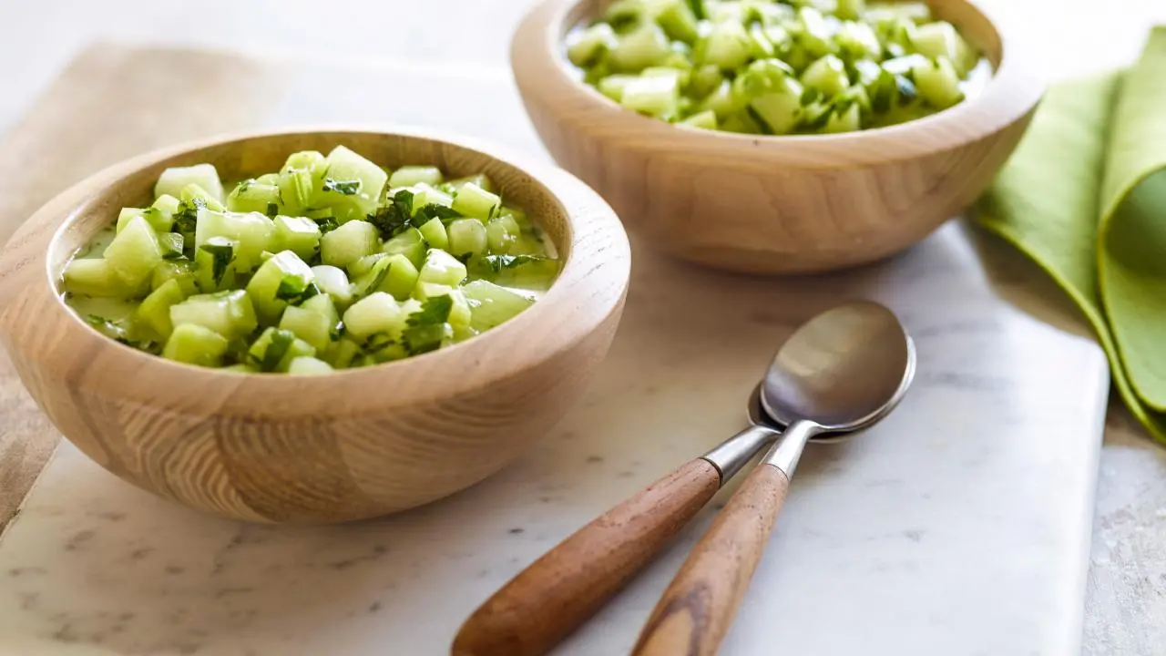 Külm supi-segu – puuviljad ja köögiviljad ühes kausis